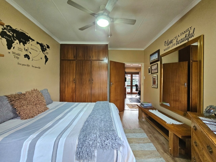 5 Bedroom Property for Sale in Miederpark North West